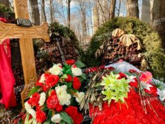 Родственники забросили могилу Армена Джигарханяна через несколько месяцев после похорон. Фото: «Экспресс газета»