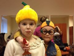 Чем старше становится Женя Абдулова, тем сильнее она похожа на отца. Фото: страница Юлии Абдуловой в «Фейсбуке*»