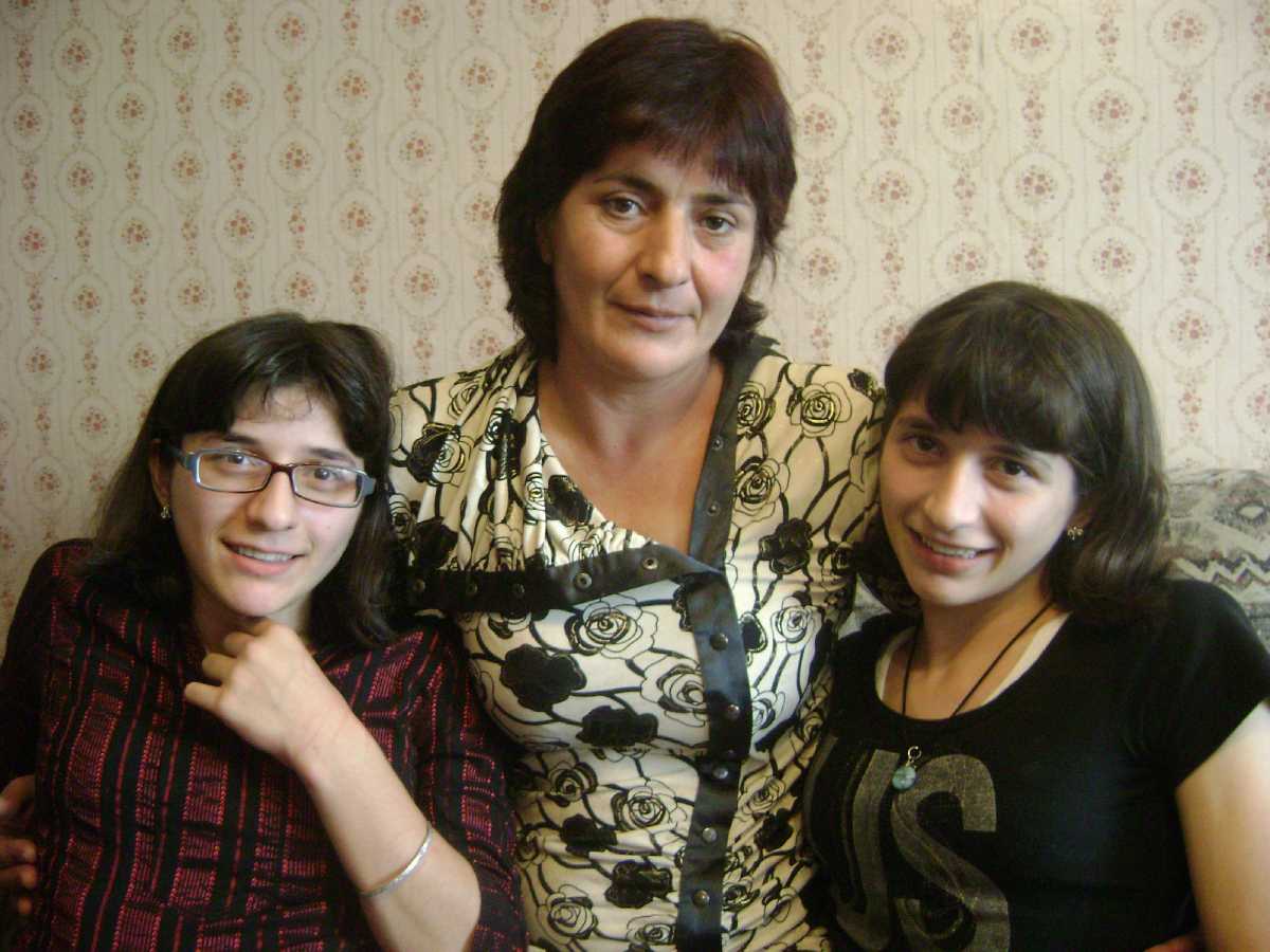 После смерти Зиты ее сестра-близнец Гита уже несколько лет борется с раком
