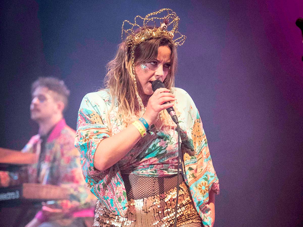 Шарлотта Черч купила кусочек родиныкупила кусочек родины