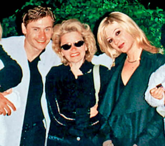 Андрей с бывшей супругой Инной (справа) (в центре - жена Юрия Маликова Людмила