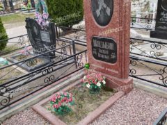 Могила депутата Василия Шандыбина. Фото: «Экспресс газета»