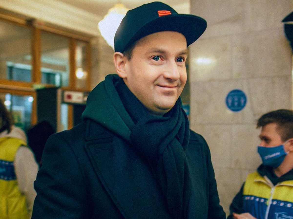 Тарасов рассказал о поцелуе с мужчиной