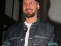 Роман Костомаров продолжает оставаться в больнице