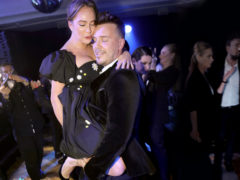 Тарасова с радостью приняла приглашение партнера на самый медленный танец: полежать, обнявшись