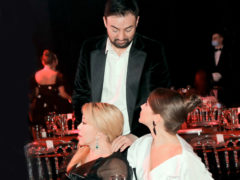 Люба сгорала от нетерпения, ожидая, когда же руки Александра опустятся еще ниже