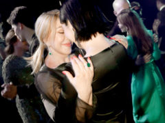 Успенская млела в объятиях недавно разведенной телеведущей и блогерши Иды Галич и кружила ее в танце