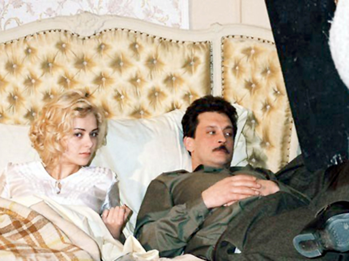 Әйелдер шұлықтарында өзіме минет