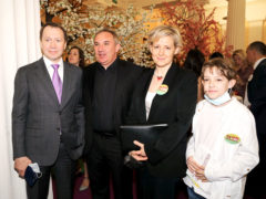 Николай Фоменко с женой Натальей Кутобаевой, пресс-секретарем Совета Федерации, воспитывают сына Васю