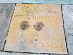 В 1953 году оставила отпечатки рук и ног на Голливудском бульваре. В качестве точки над буквой i в подписи поместила бриллиант. Фото globallookpress.com