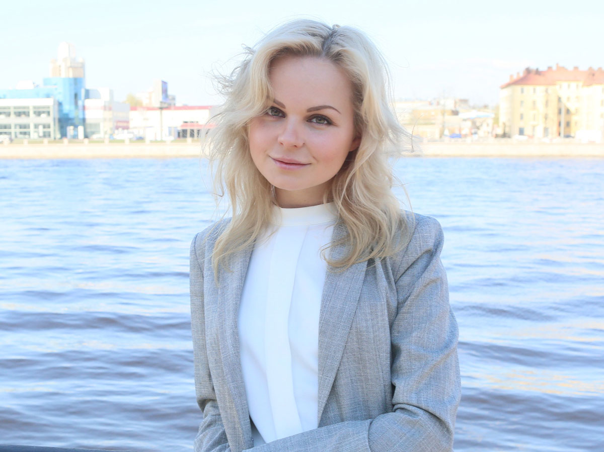 "Головой о ступеньки": экс-солистка "Ленинграда" Алиса Вокс подверглась жестокому избиению