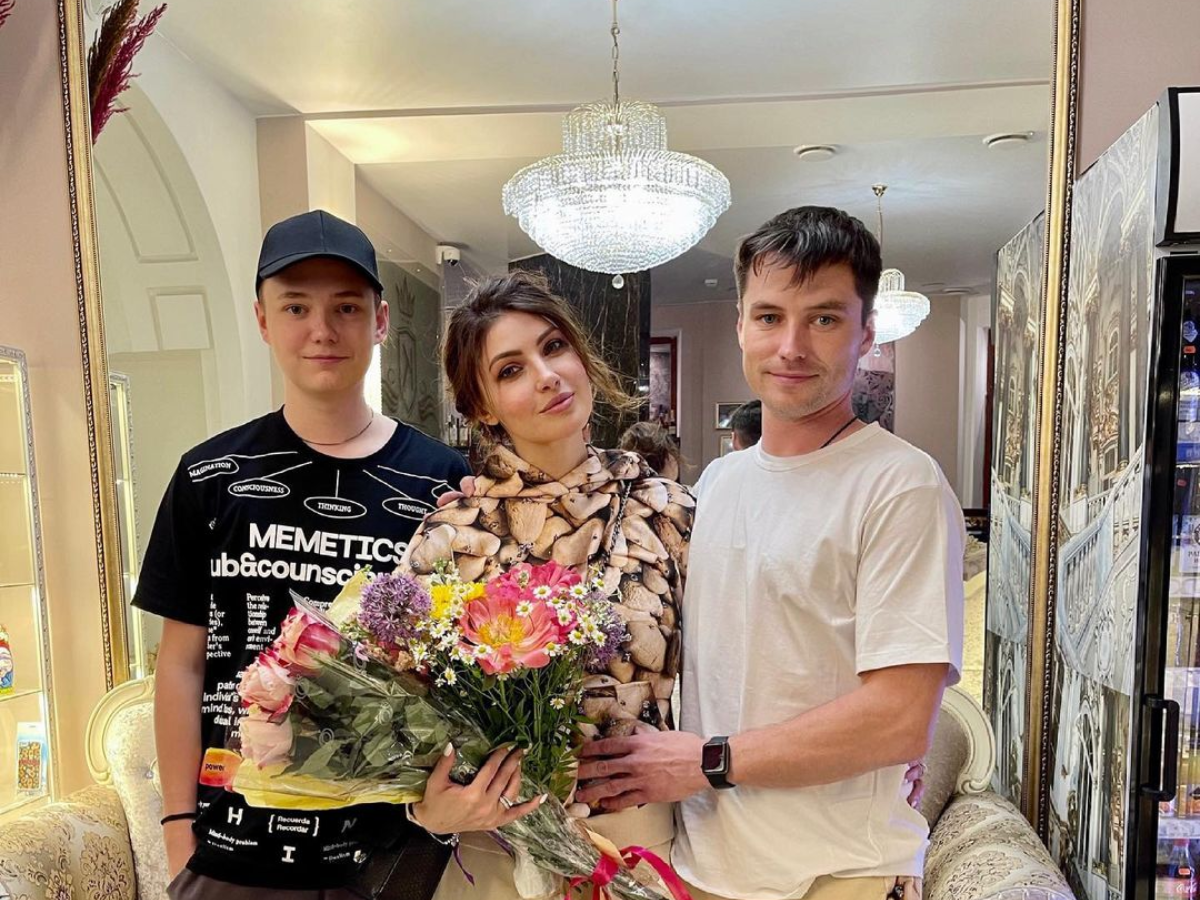Анастасия Макеева с мужем и пасынком 