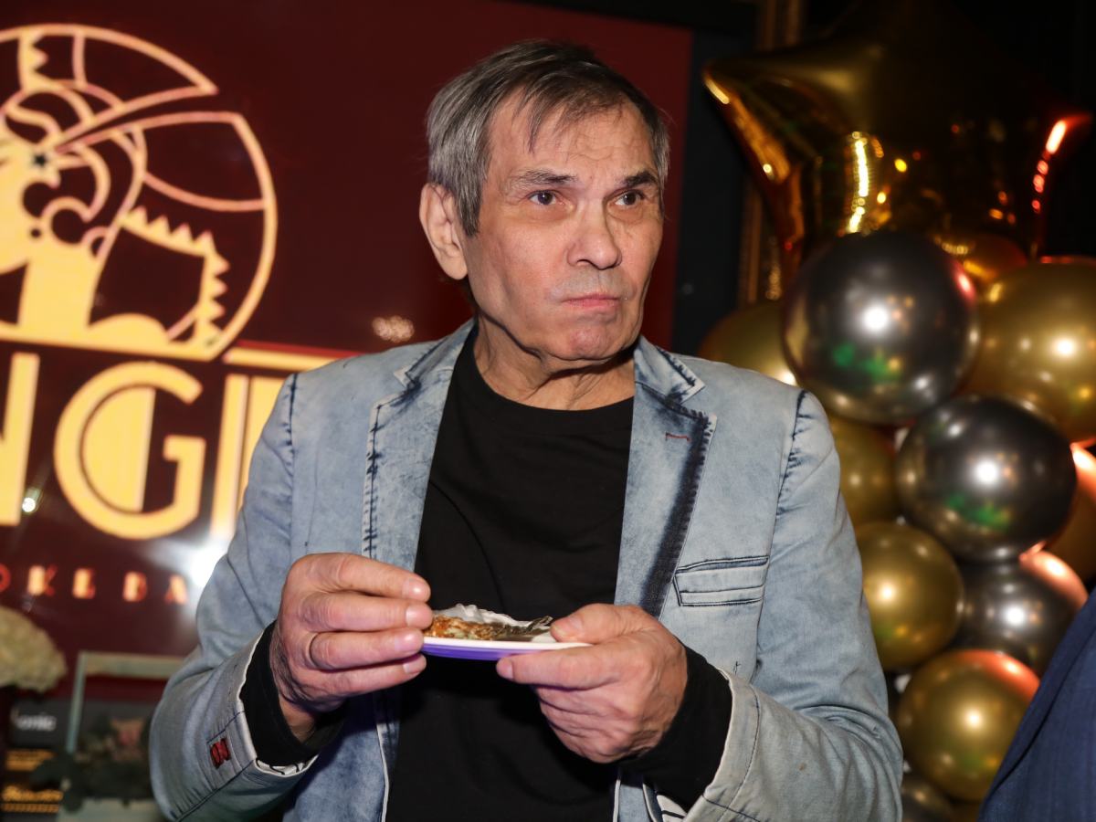 Бари Алибасов