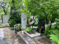 Могила Олега Ефремова на Новодевичьем кладбище. Фото: «Экспресс газета»