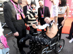 Подмоченную репутацию рэпера Моргенштерна, ставшего «женщиной 2020 года» по версии журнала Moda Topical, уже ничего не испортит. На премию он прикатил в инвалидном кресле, объяснив, что у него обострилась мочекаменная болезнь. Фото Ивана Макеева/«Комсомольская правда»