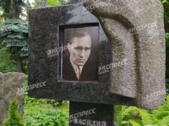 Могила Василия Шукшина. Фото: «Экспресс газета»