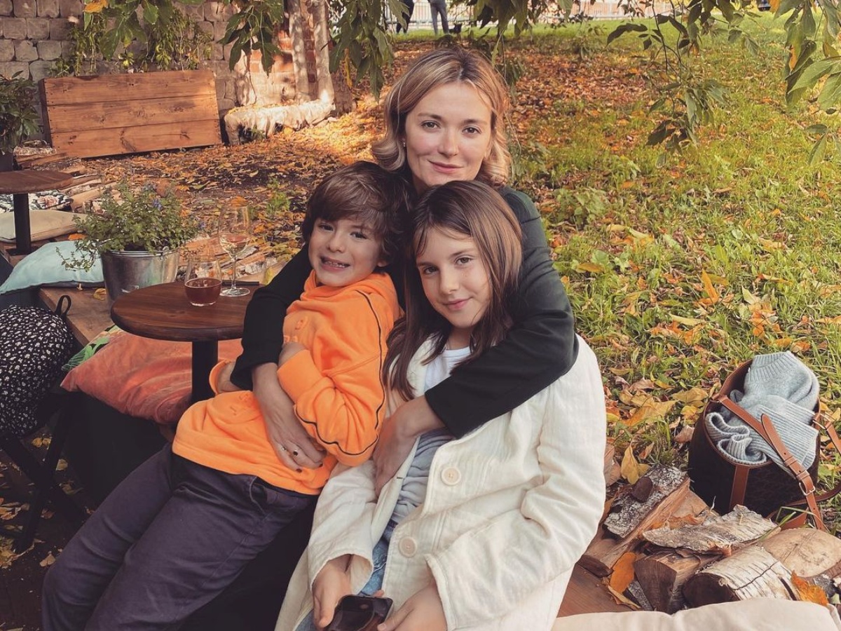 Надежда Михалкова с детьми 