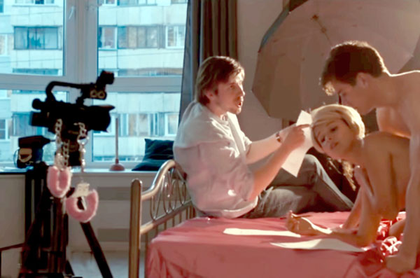 Александр Паль руководит глубоким проникновением Олега Гааса и Любови Аксеновой в роль («Глубже!», 2020)