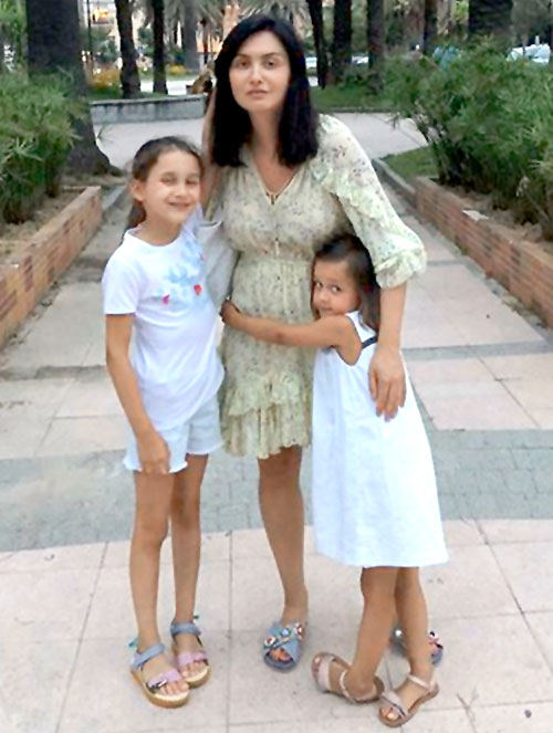 Елена Вакуленко с дочками - Машей и Василисой