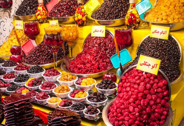 Шафран, кардамон и бутоны дамасской розы - главные специи Ирана