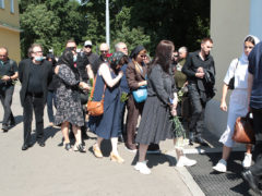 Проститься с Алексеем Мускатиным пришли десятки человек