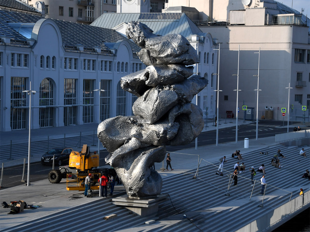 Скульптура Урса Фишера «Большая глина № 4»