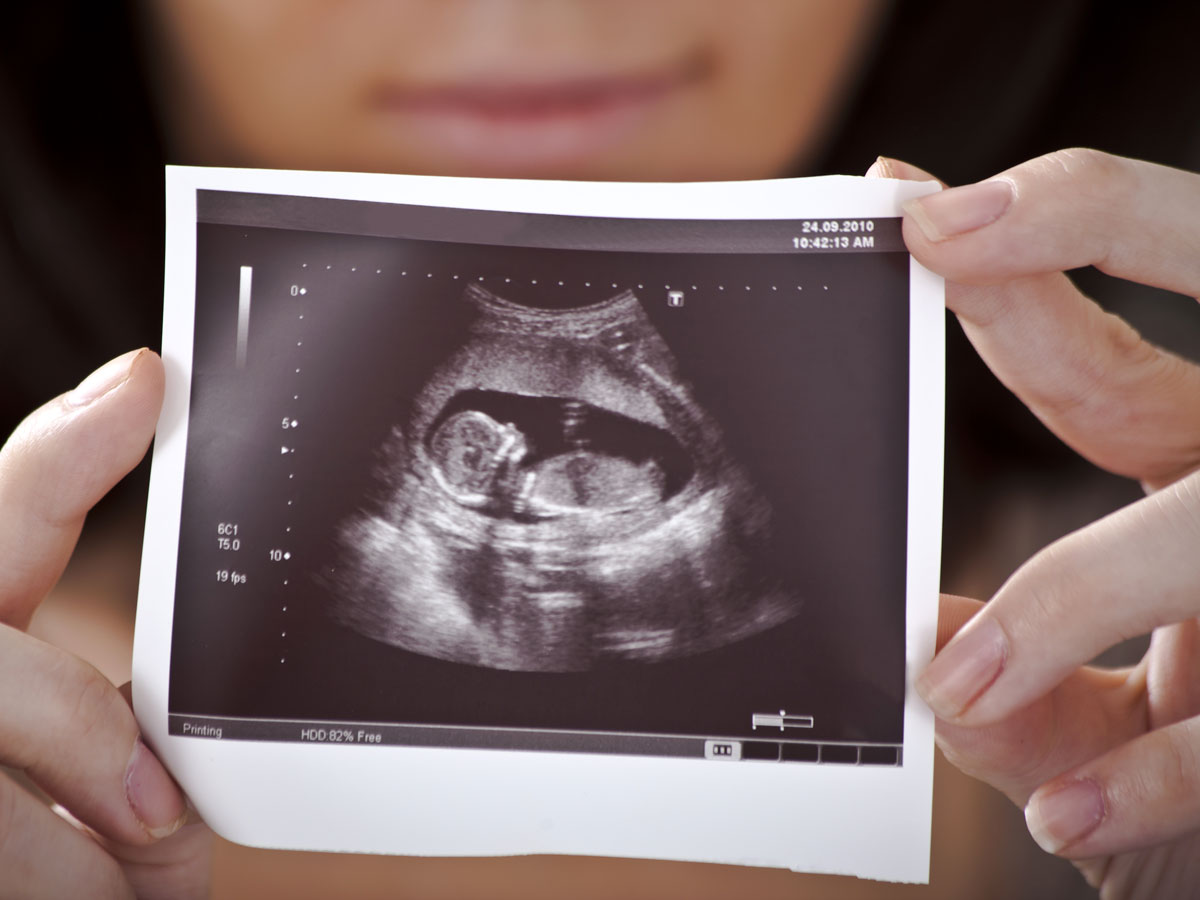 Трансгендер сделал зэчке ребенка