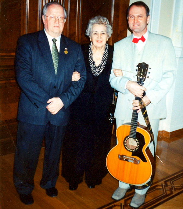 Игорь Черненков с экс-главой Центробанка Виктором Геращенко и его супругой Ниной Александровной