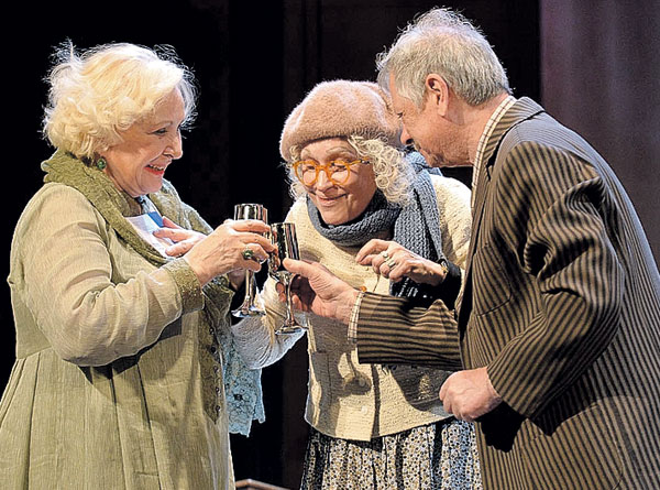 Виктор Лакирев в спектакле «Ретро