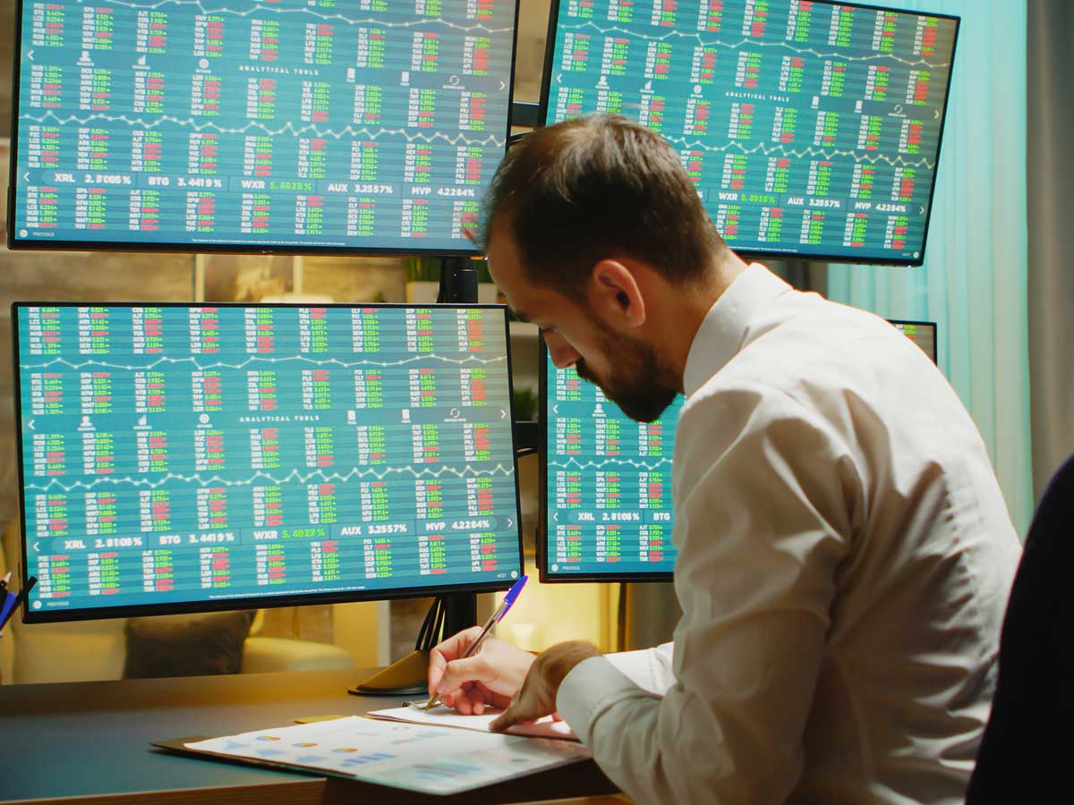 NPBFX про отзывы чёрных пиарщиков. Как устроены бото-фермы и как определять фейки