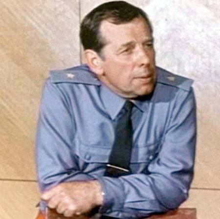 В фильме «Лекарство против страха» (1978 г.) Шарапова изобразил Георгий Жженов