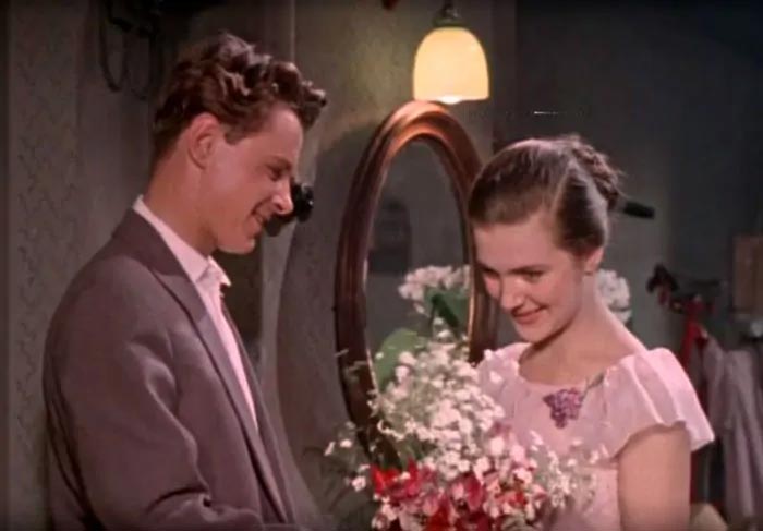 «Улица-полна-неожиданностей»