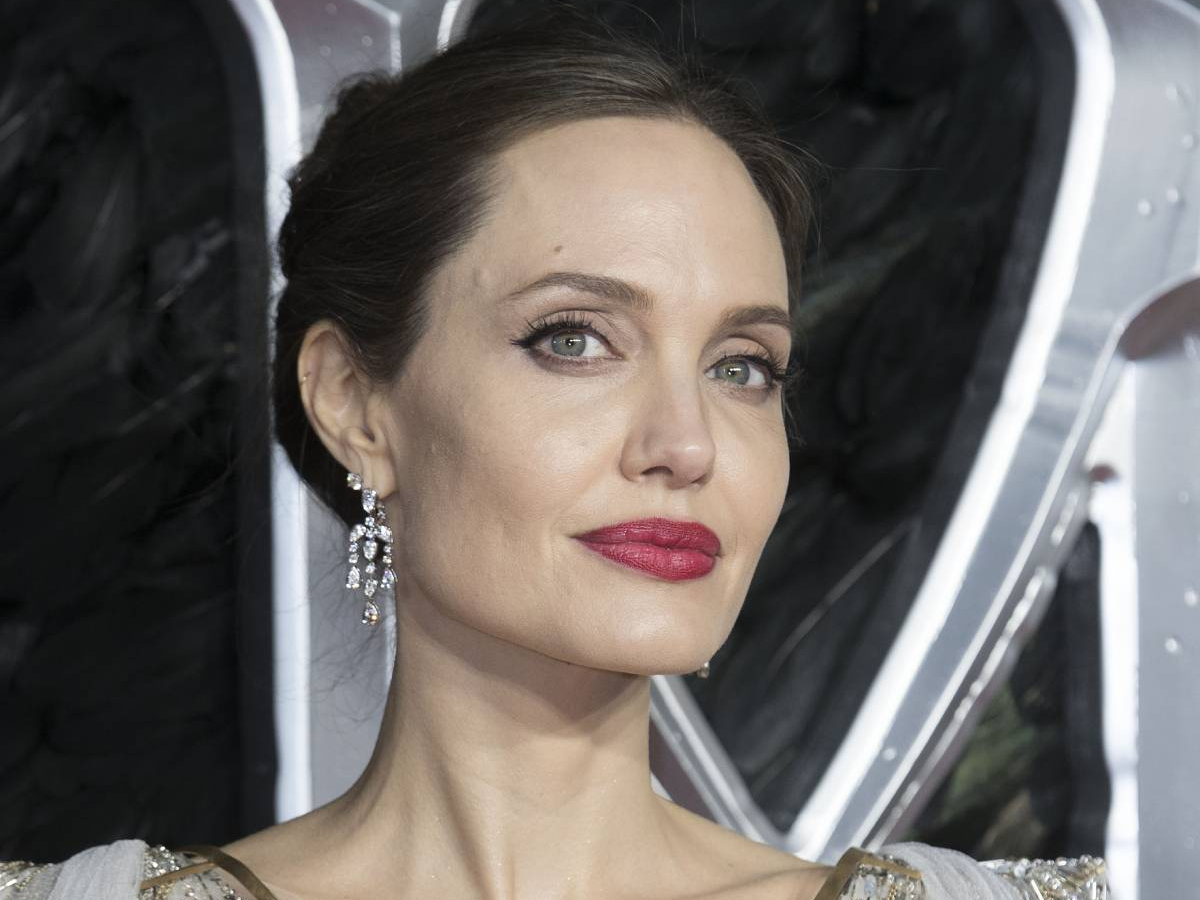 Разъяренная Джоли публично врезала Питту: что случилось