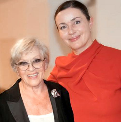 Сестра актера Наталья Хабенская организовывала в Вене выступления российских знаменитостей (на фото - с Алисой Фрейндлих)