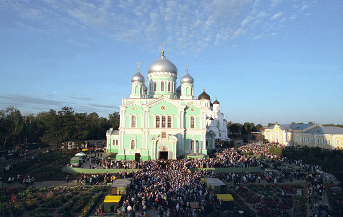 Дивеево - православная территория, где местное население вытесняют приезжающие со всей России фанатики