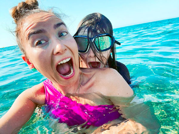 Экс-жена режиссера Юлия Александрова в июле свозила дочку на море