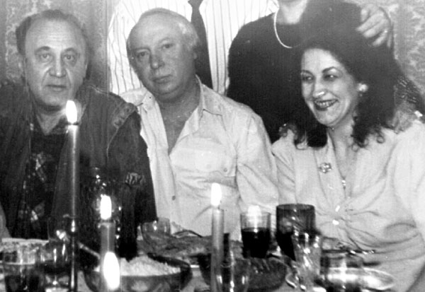 На 50-летии Валерия Ободзинского: юбиляр (в центре) с Леонидом Петровичем и своей гражданской женой Анной
