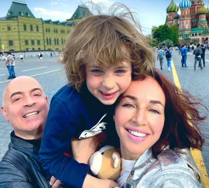 Михаил-Грушевский-с-супругой-и-сыном