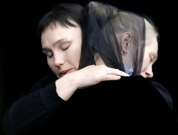 Дарья Екамасова, которая снималась с Руслановой в фильме «Жила-была одна баба», утешала ее дочь