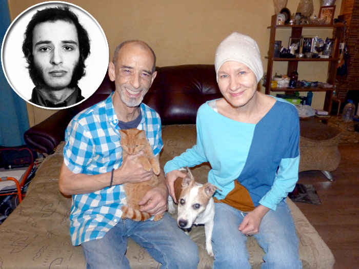 Андрей Миансаров с женой Ларисой (в круге - музыкант в образе Пушкина)