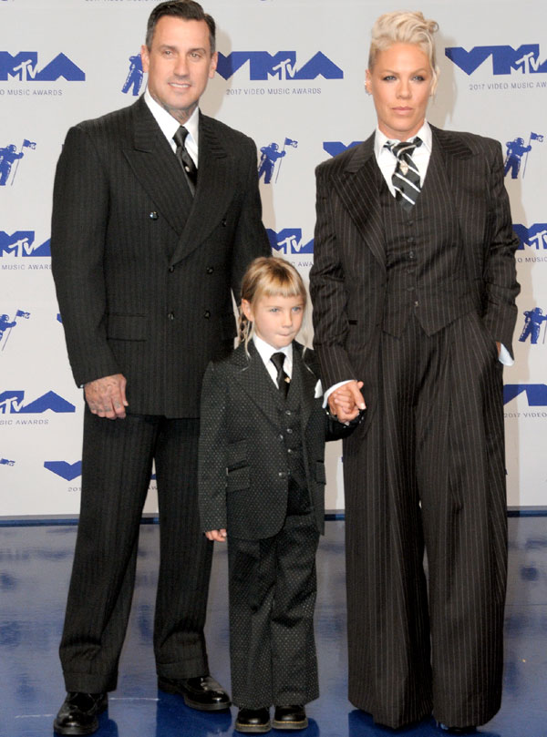 Pink говорит, что отказалась от наркотиков, но, видимо, слишком поздно