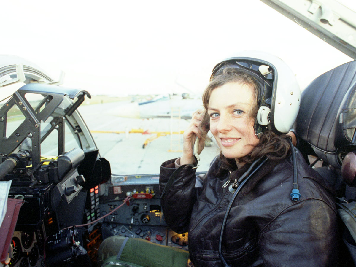 Светлана Протасова лихо управляла истребителем. Сейчас она майор авиации в запасе