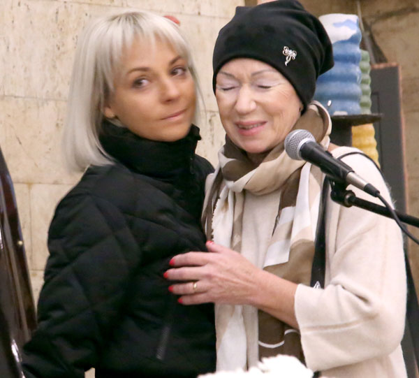 Постаревшая звезда сериала «Счастливы вместе» Дарья Сагалова как могла успокаивала хореографа Ольгу Касаткину