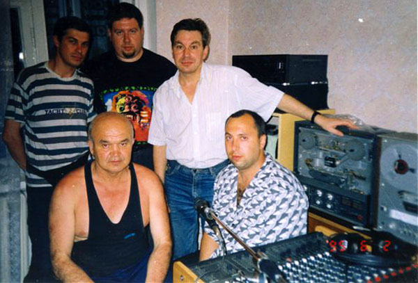Михаил Шелег стоит справа в 1995 году в Одессе у Стаса Ерусланова