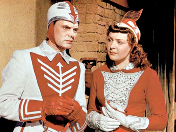 Нина с Павлом Кадочниковым в фильме «Укротительница тигров»