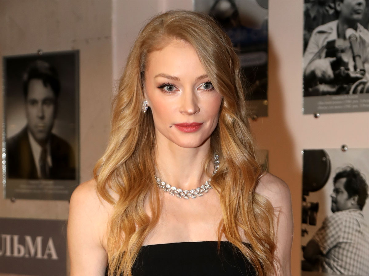 Светлана Ходченкова выставила напоказ набухшие соски