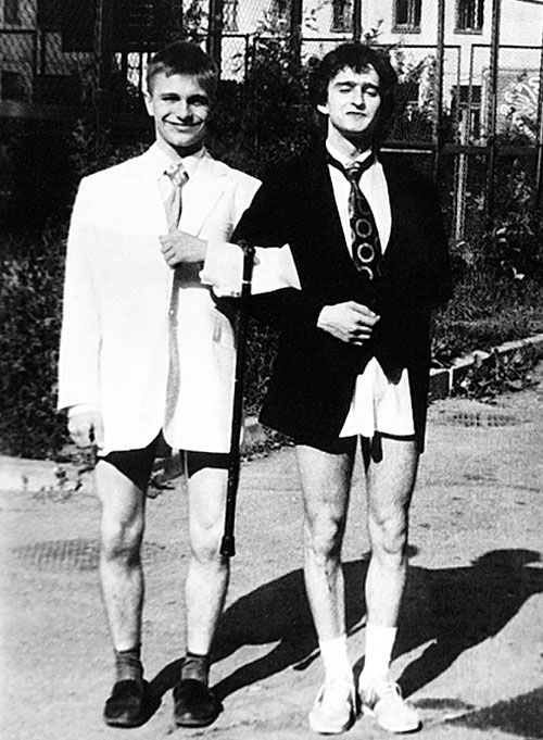 С другом Денисом во время поступления в театральный, 1990 г.