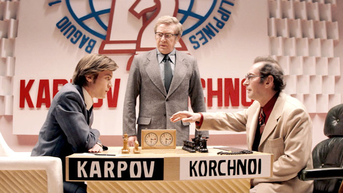 В фильме «Чемпион мира» воспроизвели момент, когда Корчной протянул сопернику руку, но Карпов отказался ее пожать