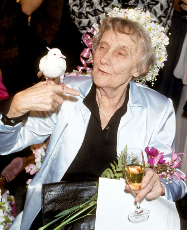 Астрид возмущалась тенденцией превращать русских «в голубков мира…», забывая, кого должна благодарить за спасение от коричневой чумы