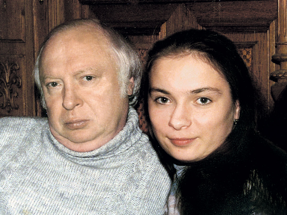 Лера со знаменитым отцом. Он скончался в 55 лет, весной 1997 года, за пять дней до того, как ей исполнилось 19